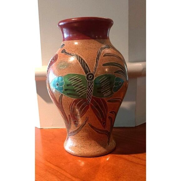 Costa Rica Art Pottery Sgraffito Vase Butterfly Fish Design Etched Painted 7.25" - Picture 6 of 9